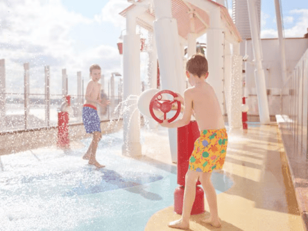 Splash zones and paddling pools